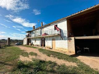 Masía en Sant Jordi Desvalls. En venta masía con campos en sant jordi desvalls ubicación privi
