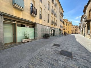 Geschäftsraum in Bisbal d´Empordà (La). En venta gran local comercial de unos 150 m situado en el centro
