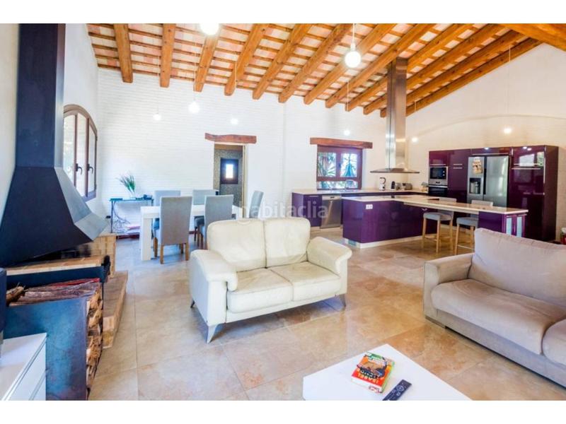 Foto da3a4afb-388a-443c-925d-4ab7edaab3c7. Bauernhof mit heizung parking pool in Mont-ras