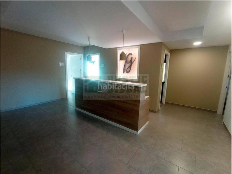 Foto 307c087b-aa89-439d-b2c7-6c7d1ce2e2d7. Location bureau avec chauffage dans Forallac