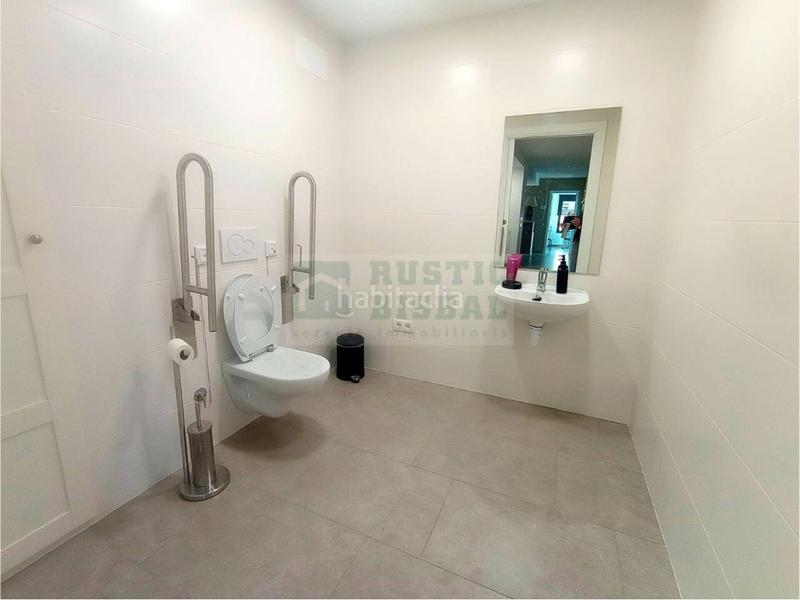 Foto 66b3fe9f-a2a6-43e1-9e22-cec6b7ebce50. Location bureau avec chauffage dans Forallac