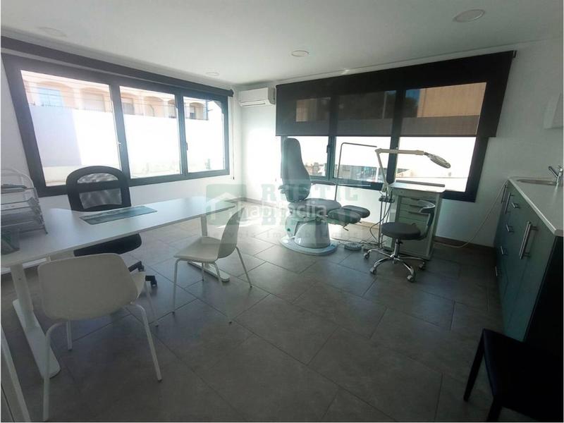 Foto f82fd6e6-5731-46f2-98f6-2b684104dd63. Location bureau avec chauffage dans Forallac