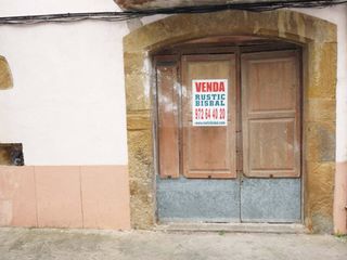 Local Comercial  Plaza nova. Local comercial en venta en el centro de la bisbal dempordà  par