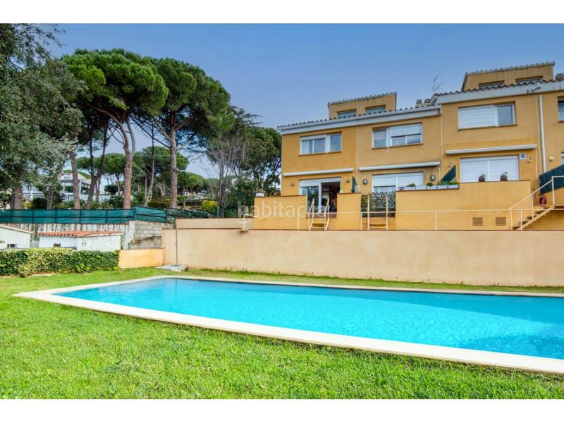 Foto b3bb7aea-4b50-4642-bc33-1a7d53e1b232. Casa adossada amb aparcament piscina a Los Pinos-Politur Platja d´Aro