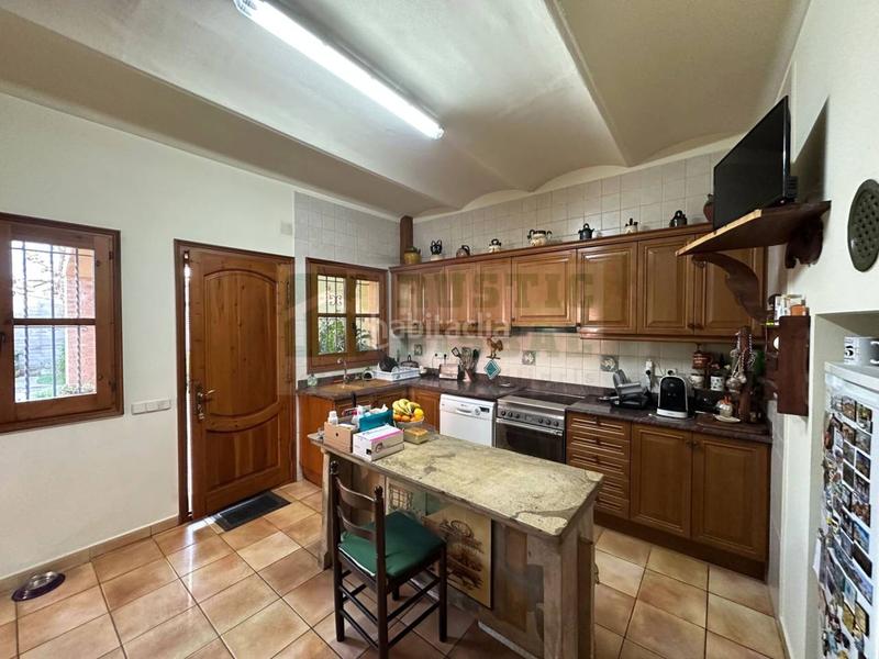 Foto 24592f75-1653-4f48-a75c-68cc25f326ec. Masia amb calefacció aparcament a Forallac