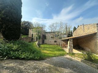 Bauernhof in Vilopriu. Casa rústica señorial en venta en el empordà con 2.700 m de terr