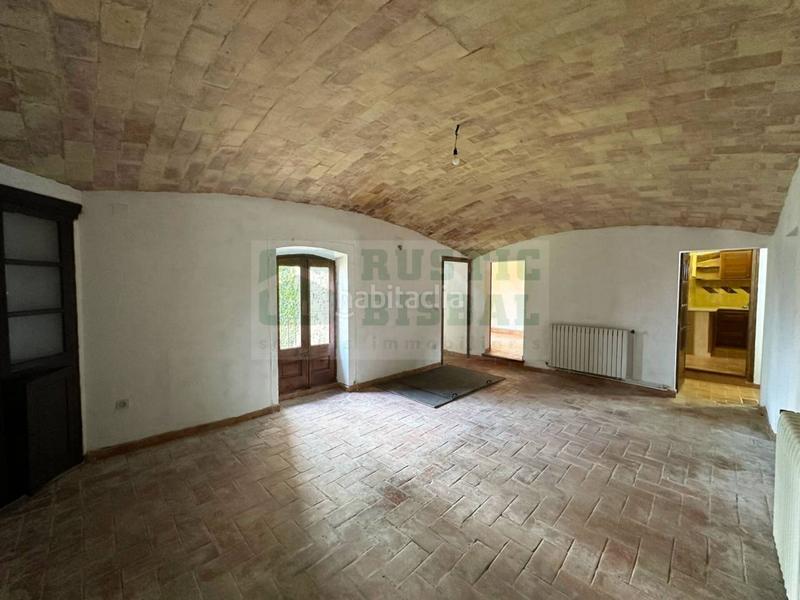 Foto 09fe3e98-1d20-4c27-9d1e-5812eb7df6ea. Masia amb calefacció aparcament a Vilopriu