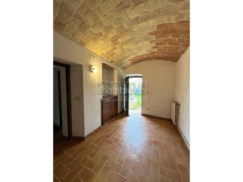 Foto 1e9d13be-1b46-4880-8491-f8034a7a1f61. Masia amb calefacció aparcament a Vilopriu