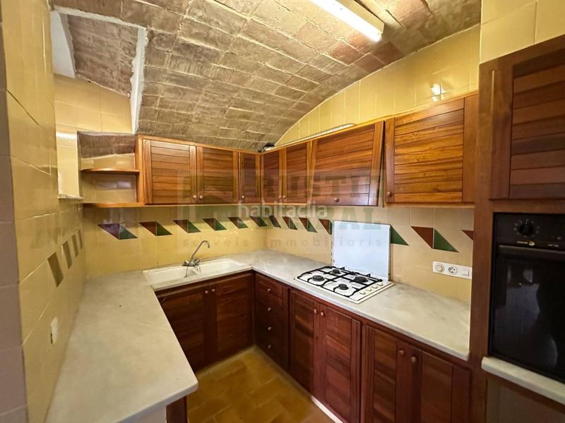 Foto 9f58a1c8-6327-46b4-8559-b4018ccb4012. Masia amb calefacció aparcament a Vilopriu