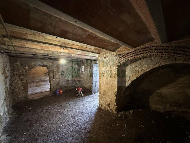 Foto cce91325-d054-4a3e-bd46-c205f8a2d99f. Masia amb calefacció aparcament a Vilopriu