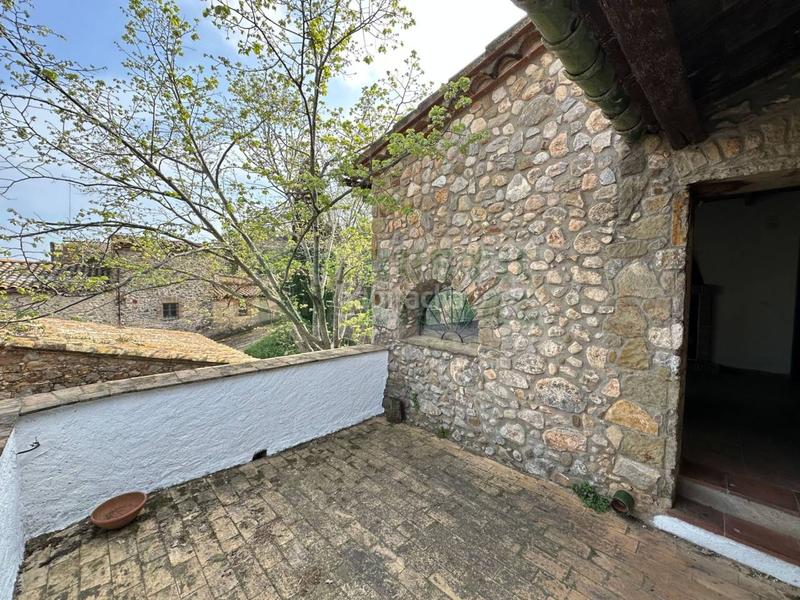 Foto f015336e-6e9d-4f5f-ab0c-97b7931b15a3. Masia amb calefacció aparcament a Vilopriu