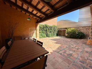 Lloguer Masia a Cruïlles, Monells i Sant Sadurní de l´Heura. Casa rústica con gran patio en alquiler semestral en sant sadurn