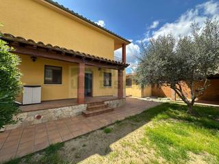 Maison à Cruïlles, Monells i Sant Sadurní de l´Heura. Oportunidad en cruïlles en venta casa con jardín, porches y gara