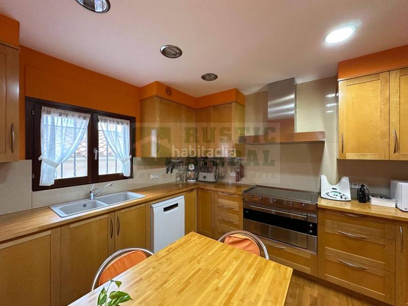 Foto 623aa2a5-1533-4018-ac3a-d2216e983995. Casa amb calefacció aparcament a Forallac