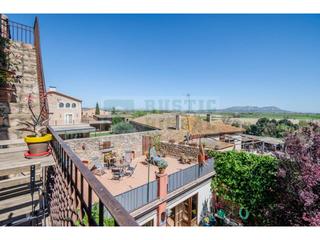 Masia a Ultramort. Encantadora casa rústica con patio y terrazas en venta en ultram