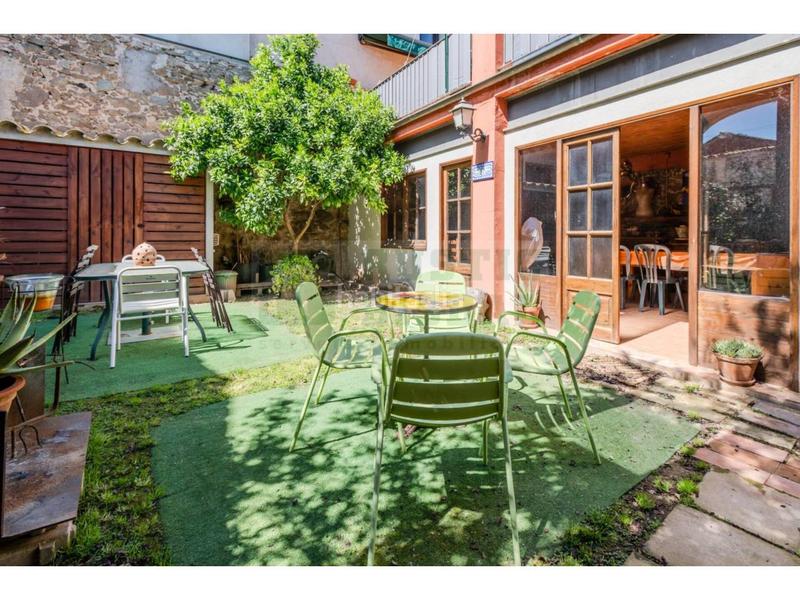 Foto 412439ea-03e2-4fa0-8993-2cf378625ed4. Masía encantadora casa rústica con patio y terrazas en venta , baix empordà, cerca de la costa brava en Ultramort