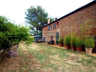 Affitto Casale in Pera (La). Vivienda en primera planta con jardín dentro de casa rural en al
