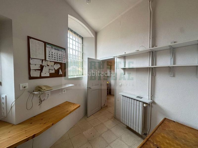 Foto 181152a9-a2d9-43ba-b70b-dca77e106679. Location local commercial dans Bisbal d´Empordà (La)