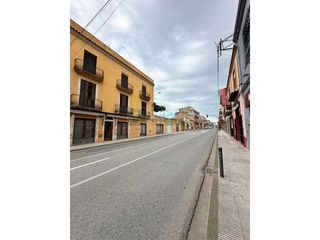 Lloguer Local Comercial a Bisbal d´Empordà (La). Se alquila local comercial en la bisbal dempordà con gran escapa