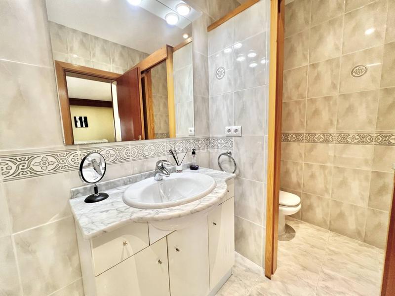 Foto 5a7a8a59-939e-42cf-8c0d-635a3367a328. Casa pareada chalet pareado con local comercial y dos viviendas independientes , El Pedró en Palamós