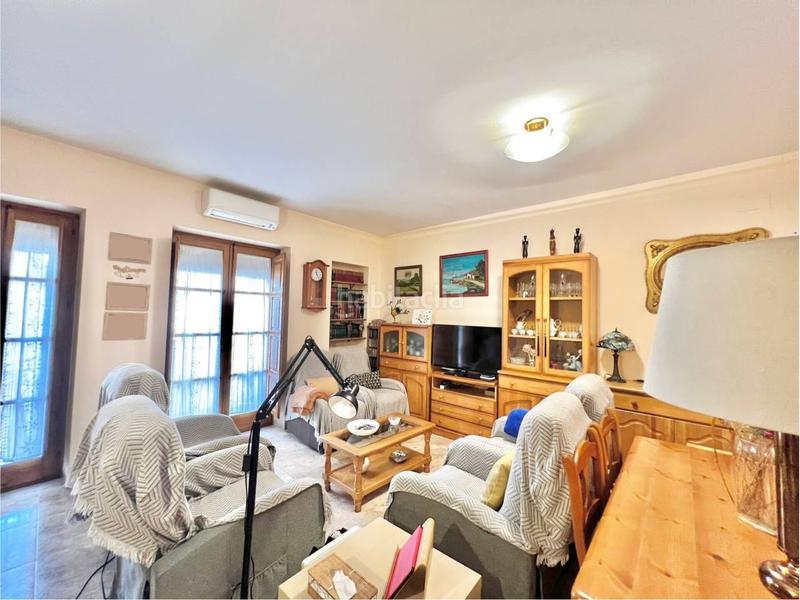 Foto de11e6ac-0e4d-4471-8354-eedd6a05c149. Casa pareada chalet pareado con local comercial y dos viviendas independientes , El Pedró en Palamós