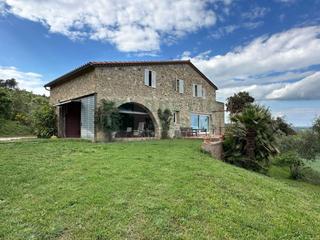Masia a Foixà. Finca exclusiva en venta en foixà con jardín, bosque y vistas ún