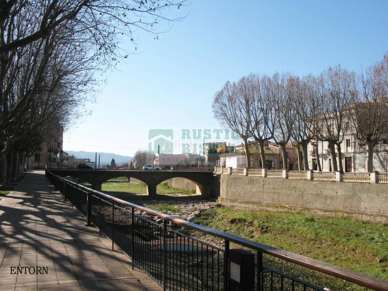 Foto 74337b5d-52c8-4bf8-8f15-5bbad0317fe5. Lloguer aparcament cotxe a Bisbal d´Empordà (La)