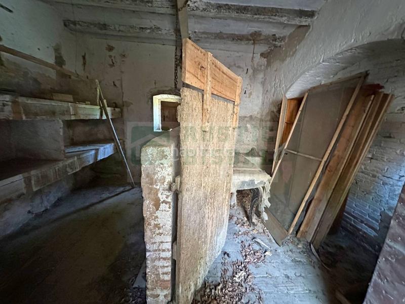 Foto ba0b63c8-a6a6-4a4b-b7ac-77399412c66b. Bauernhof mit parking in Saus, Camallera i Llampaies