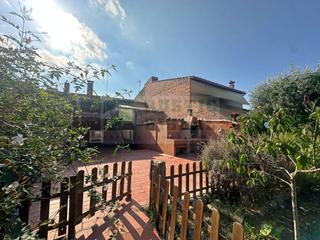 Masia a Bisbal d´Empordà (La). Casa rústica con porche, jardín y terraza en venta en la bisbal