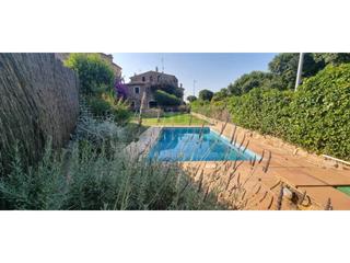 Lloguer Masia a Saus, Camallera i Llampaies. Alquiler de casa con encanto en valldavià jardín, piscina y vist