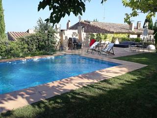Location Mas à Garrigoles. Espectacular casa rústica con jardín y piscina en alquiler a 20