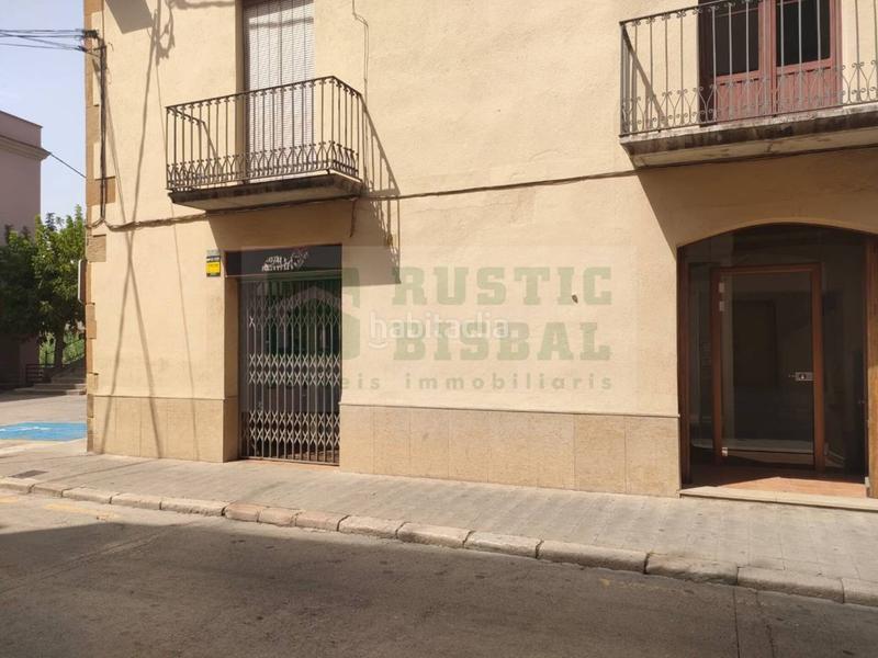 Foto b62b2e50-d190-4a93-bd10-ce95c4abd585. Alquiler local comercial alquiler de local comercial en la bisbal dempordà con escaparate y gran visibilidad en Bisbal d´Empordà (La)