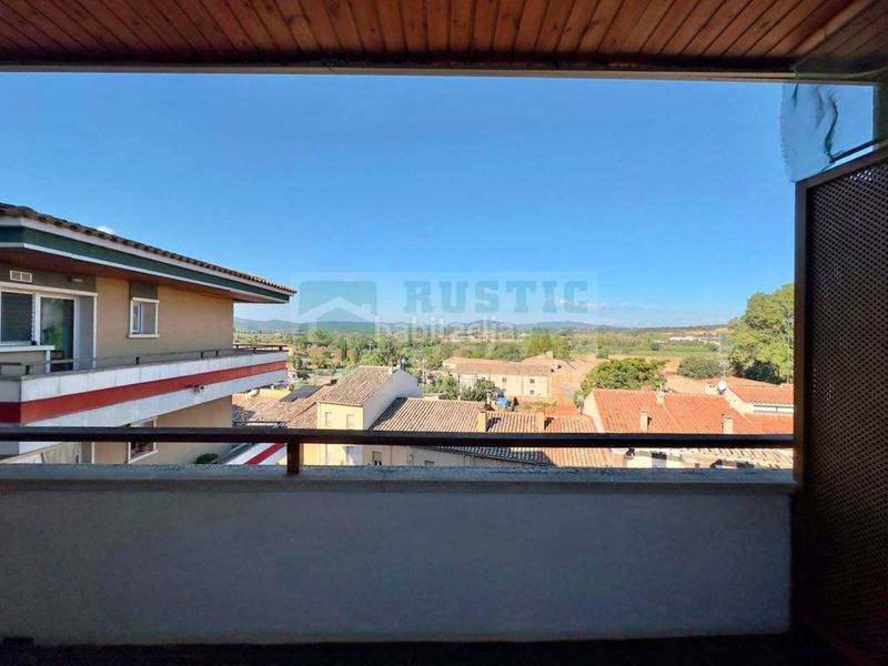 Foto e70a8b0e-a883-4d59-971d-3a4a1f245e7f. Pis amb calefacció a Bisbal d´Empordà (La)