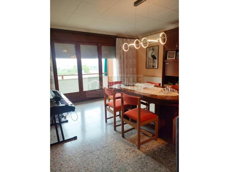 Foto 0a0d5576-77bb-428e-a900-f74634588c68. Piso  en venta en la bisbal dempordà en edificio con ascensor, cuatro dormitorios y dos baños en Bisbal d´Empordà (La)