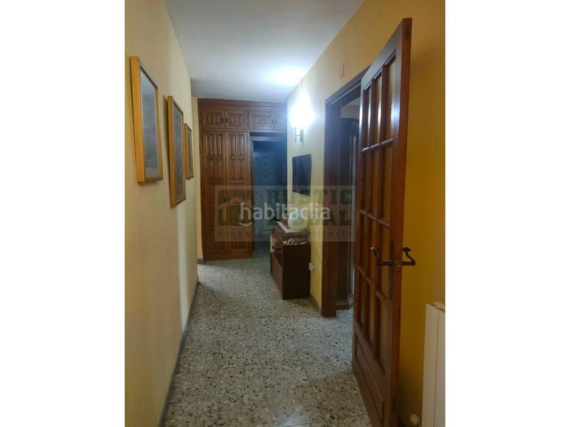 Foto 7c00dd99-4eed-46f3-a4c9-47d03fd558c9. Piso  en venta en la bisbal dempordà en edificio con ascensor, cuatro dormitorios y dos baños en Bisbal d´Empordà (La)