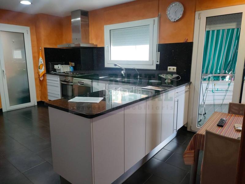 Foto 91acd795-8f8d-4fec-856b-01d38f85bbb2. Piso  en venta en la bisbal dempordà en edificio con ascensor, cuatro dormitorios y dos baños en Bisbal d´Empordà (La)