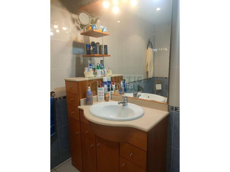 Foto c97f6655-077b-4e5f-8ade-4aaedad1c469. Piso  en venta en la bisbal dempordà en edificio con ascensor, cuatro dormitorios y dos baños en Bisbal d´Empordà (La)