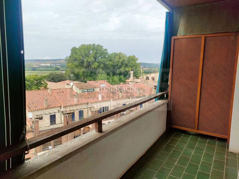 Foto cab5b589-43c9-4f11-a0fa-996e2b0802b8. Piso  en venta en la bisbal dempordà en edificio con ascensor, cuatro dormitorios y dos baños en Bisbal d´Empordà (La)