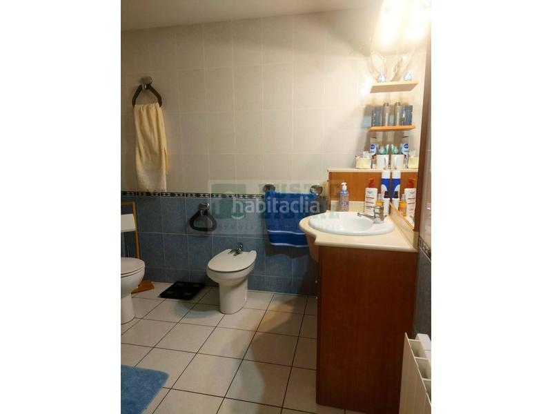 Foto cf75fe83-b0da-4611-b3f3-fdd6aeed0fb4. Piso  en venta en la bisbal dempordà en edificio con ascensor, cuatro dormitorios y dos baños en Bisbal d´Empordà (La)