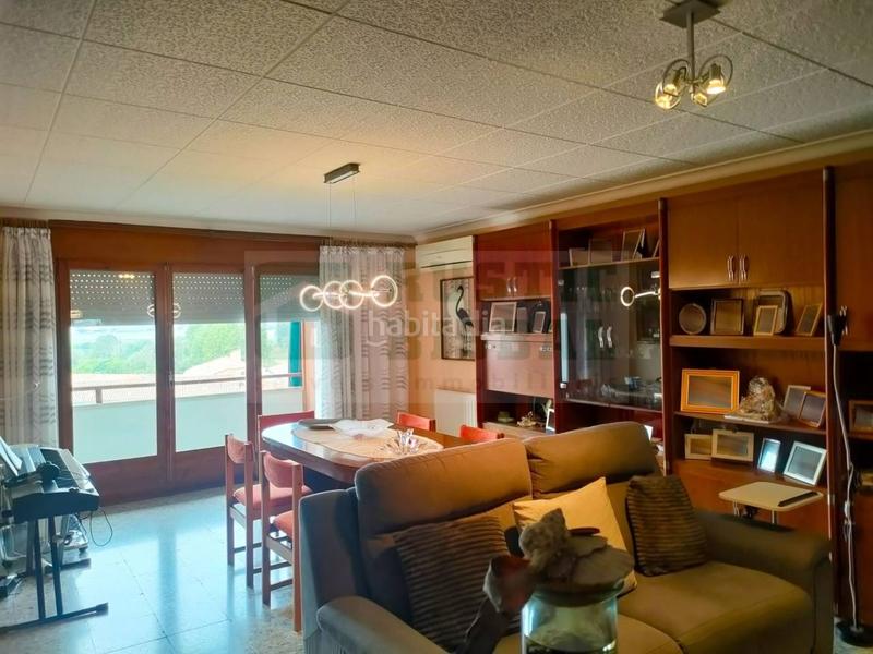 Foto d477c995-20de-48b6-b480-ce085c6374a9. Piso  en venta en la bisbal dempordà en edificio con ascensor, cuatro dormitorios y dos baños en Bisbal d´Empordà (La)