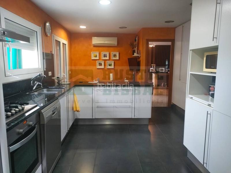 Foto db7207f7-522d-401c-aec6-559ea984cf24. Piso  en venta en la bisbal dempordà en edificio con ascensor, cuatro dormitorios y dos baños en Bisbal d´Empordà (La)