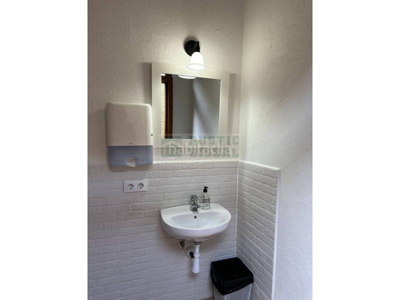 Foto 9503acfc-65bc-4a1d-b6e7-03acd87c8a8e. Rent business premise in Bisbal d´Empordà (La)