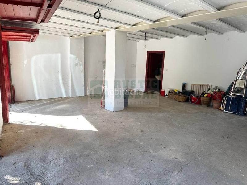 Foto 1b8f9843-32a7-4f86-87c3-e0c46ad039a3. Masia amb aparcament a Forallac