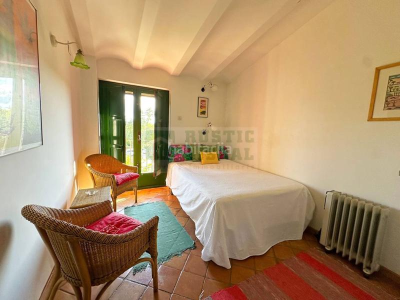 Foto aee770d6-054f-4cea-9e38-c82e1663b2f2. Masia amb aparcament a Forallac