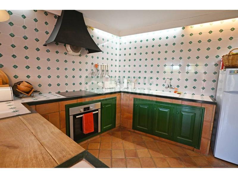 Foto c55df726-f360-4786-95fe-8a967df0fc9b. Masia amb aparcament a Forallac