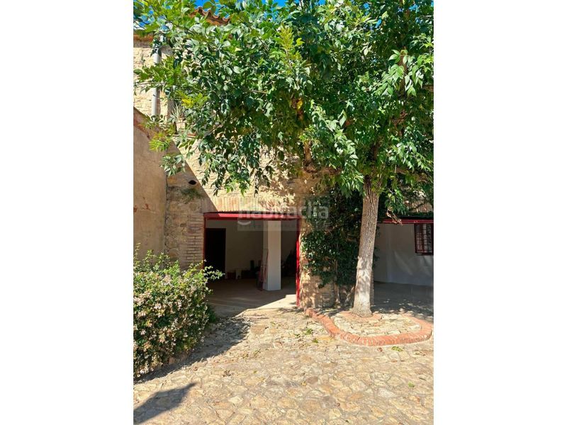 Foto 1258d489-7662-41d3-976a-9cb3bbd1aa40. Masia amb aparcament a Forallac