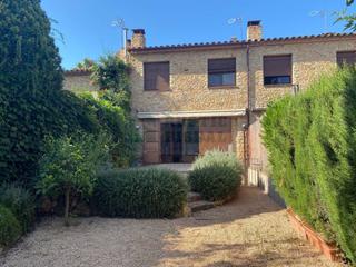 Affitto Casa in Forallac. Casa con jardín en alquiler de residencia principal en vulpellac