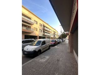 Local Comercial  Calle sis d´octubre de 1869. Inversión en locales comerciales en venta en la bisbal dempordà