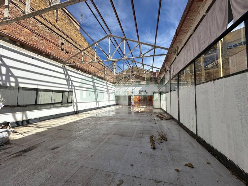 Foto ee5ce14b-75bd-418e-8ea1-e3fedbee9081. Fabrikhalle in Bisbal d´Empordà (La)