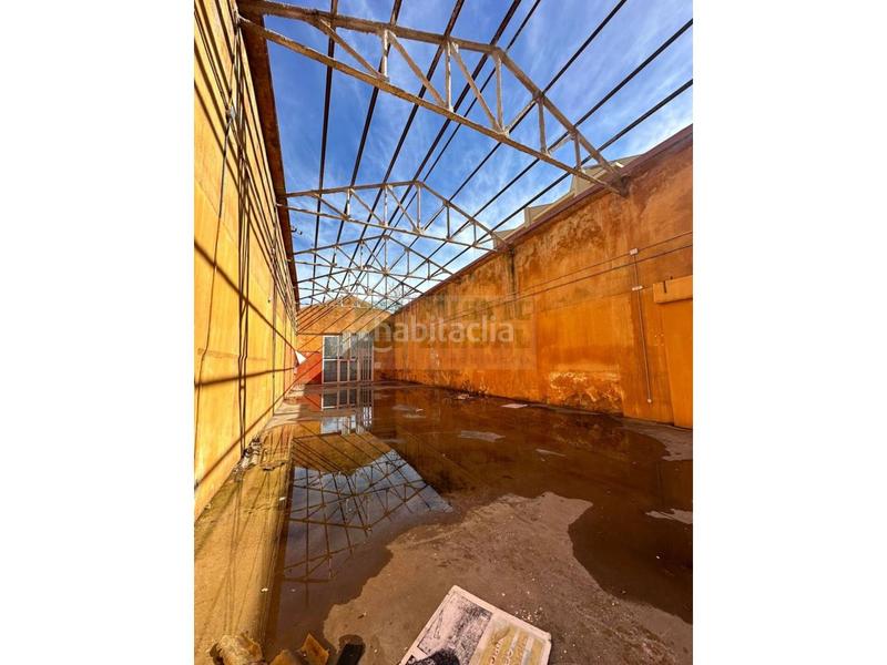 Foto efe7d8c1-6f1a-4cfb-b968-1b6b7ddd6fcb. Fabrikhalle in Bisbal d´Empordà (La)